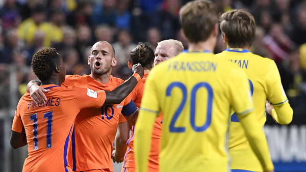 Sneijder tỏa sáng, Hà Lan thoát thua trên sân Thụy Điển