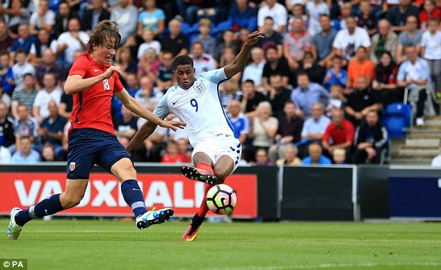 Rashford bùng nổ với hat-trick ở đội U21 Anh