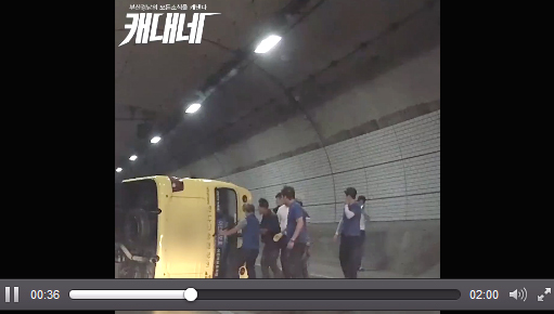 Xe buýt lật kinh hoàng nhưng các bé Hàn Quốc vẫn thoát nạn nhờ được học kỹ năng này
