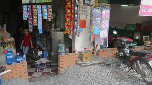 Khốn khổ vì nhà biến thành 'hầm'