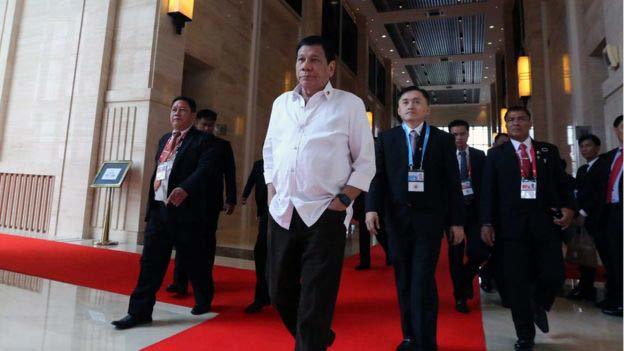 Phong cách lạ của Tổng thống Philippines ở hội nghị ASEAN