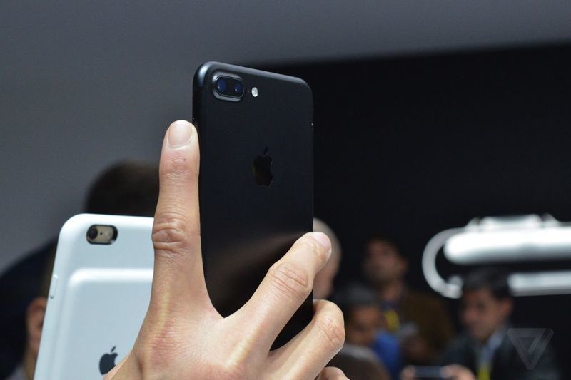 iPhone 7/7 Plus đọ cấu hình với các smartphone Android 'siêu khủng'