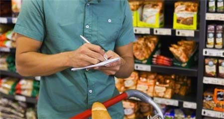 Ông chồng gửi ngân hàng tiền tỷ kì kèo từng nghìn mua rau