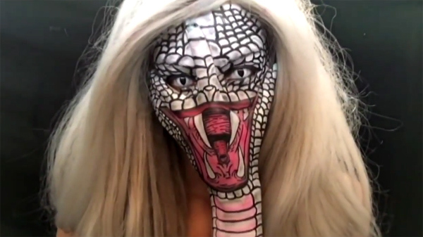 Clip cô gái xinh đẹp biến mình thành rắn quỷ gây choáng