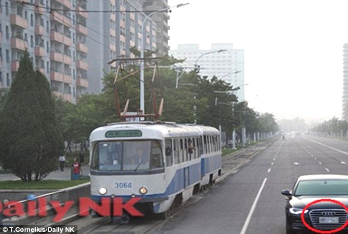 Triều Tiên: Quan chức đi Audi, dân đi xe đạp cũ