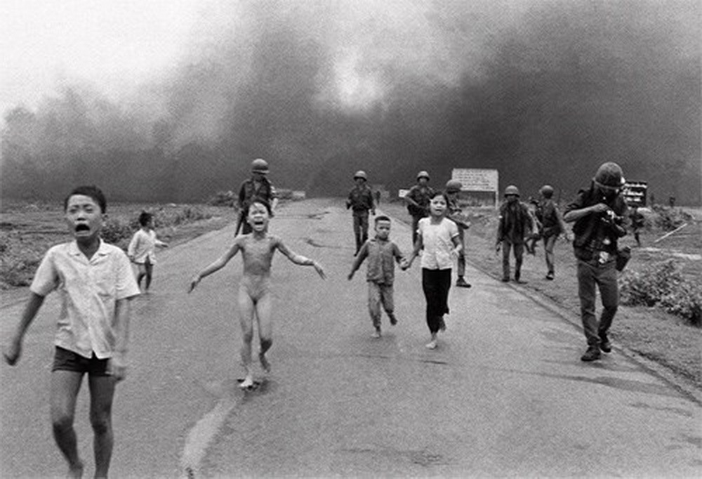Facebook bất ngờ xóa bức ảnh ‘Em bé Napalm’
