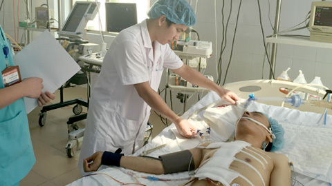 Hy hữu: Mổ ngay trên cáng cứu bệnh nhân bị đâm xuyên tim