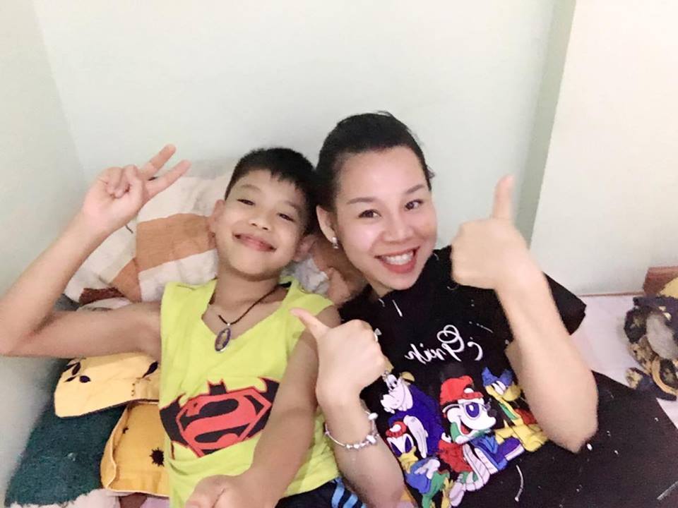 Mẹ ung thư hỏi con trai: ‘Nếu mẹ là ma, con có sợ không?’