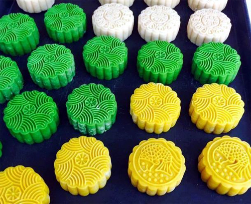 Thận trọng với bánh trung thu handmade 'tắm' phẩm màu hoá chất