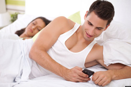 Chàng chắc chắn ngoại tình nếu có 10 biểu hiện dưới đây