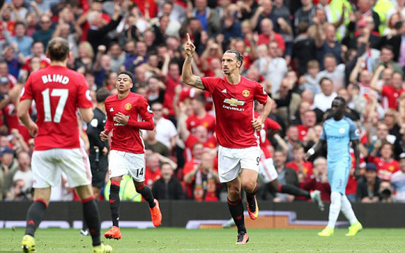 Ibrahimovic ghi bàn tuyệt đẹp rút ngắn tỷ số