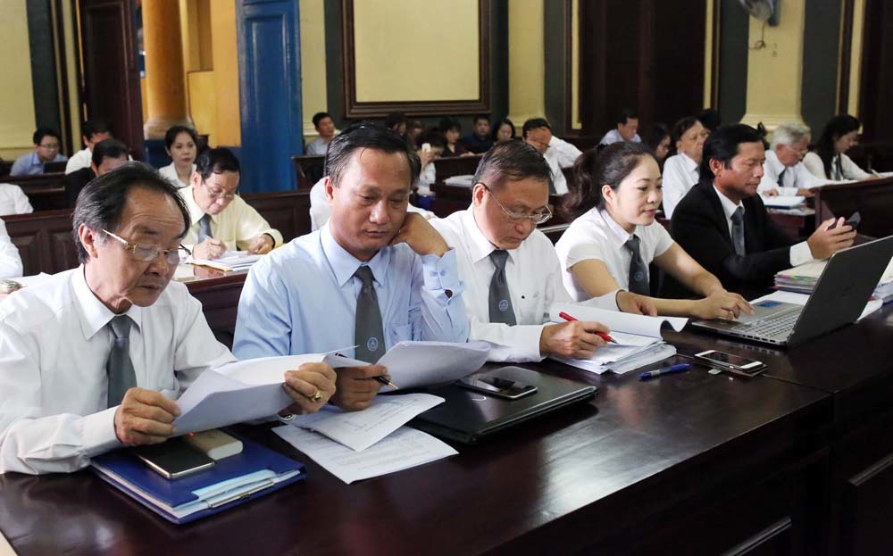 'Giàu mà cho nhà chồng ăn bánh mì thay cơm!'