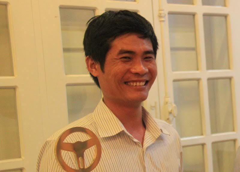 CSGT Lâm Đồng nói rõ vụ tài xế dìu xe khách