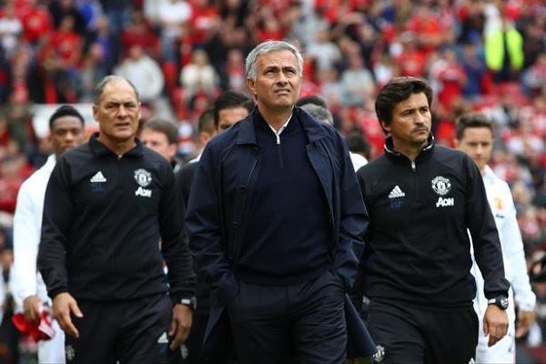 Thua Pep, Mourinho đổ lỗi trọng tài, trách học trò