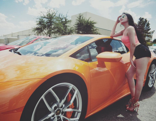 Hot girl Huyền Baby khoe Bentley 21 tỷ của nhà chồng