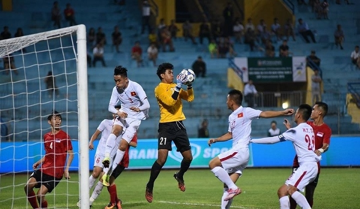 Video U19 Việt Nam bất lực trước Singapore