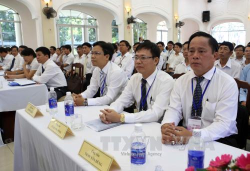 Mẹ bổ nhiệm con, chồng quy hoạch vợ sao tìm ra người tài?