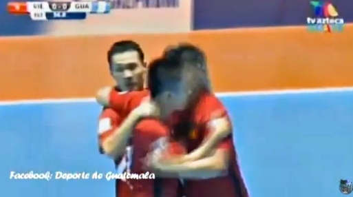 Xem bàn thắng đầu tiên của futsal Việt Nam ở World Cup