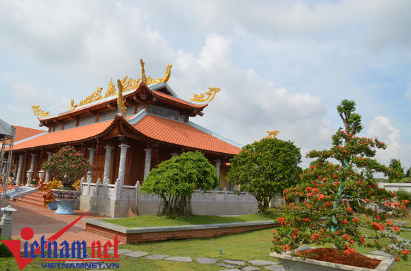 Toàn cảnh nhà thờ Tổ làm Hoài Linh mất ăn mất ngủ 16 năm