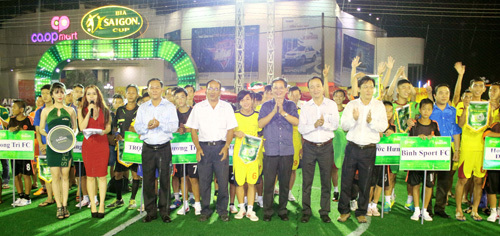 Long An mở hội bóng đá phong trào Cup Bia Saigon 2016