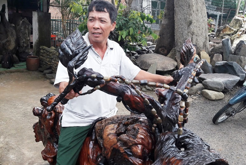 Mô tô bằng gốc cây khiến dân chơi xe sửng sốt