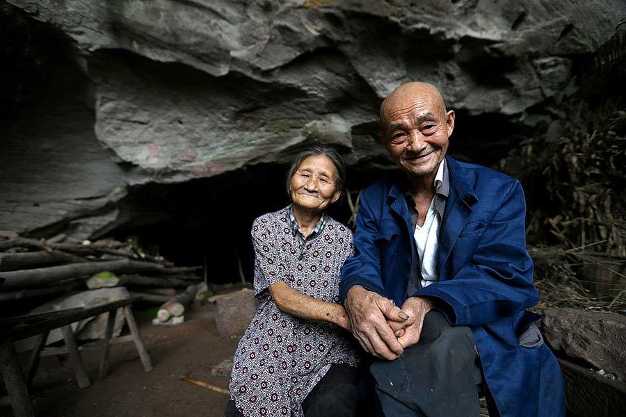 Cặp vợ chồng sống hơn nửa thế kỷ trong hang