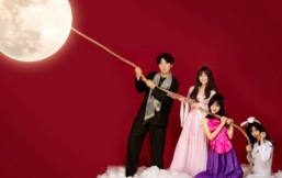 MisThy bất ngờ hoá chị Hằng dịu dàng đón Trung Thu bên bạn bè thân thiết
