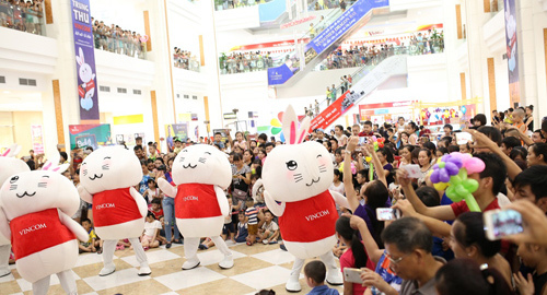 Háo hức chờ biệt đội Thỏ Vincom ‘đột nhập’ Times City