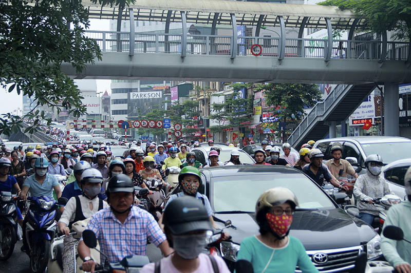 Nguyên sĩ quan công an chỉ ra 8 lí do tắc đường Hà Nội