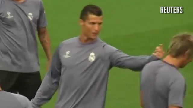 Ronaldo hạ nhục Coentrao trước mặt đồng đội