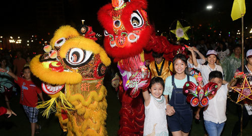 Kỷ lục rước đèn Trung thu: 5.000 người ở Vinhomes Central Park