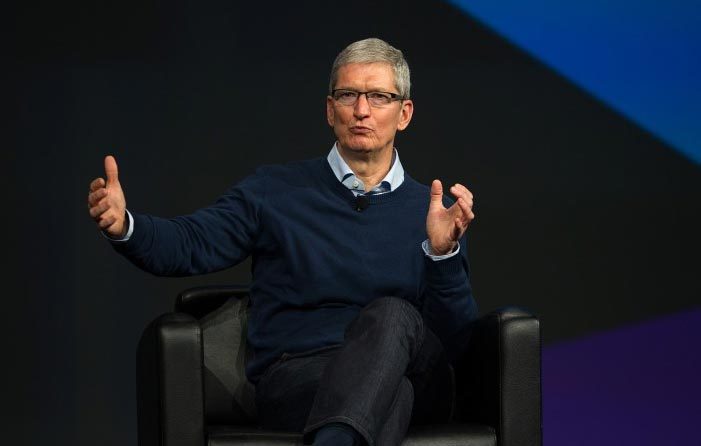 CEO Apple tiết lộ lí do giữ nguyên thiết kế tai nghe gây tranh cãi