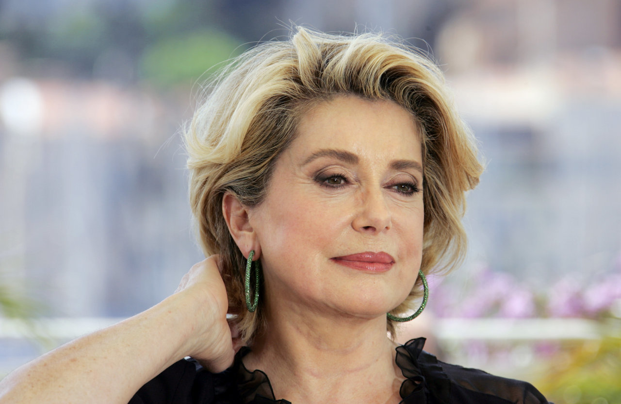 Diễn viên huyền thoại Catherine Deneuve đến Hà Nội