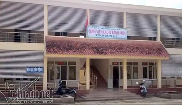 Xe máy chở thi thể: 'Gia đình lẳng lặng đưa về, BV không biết'