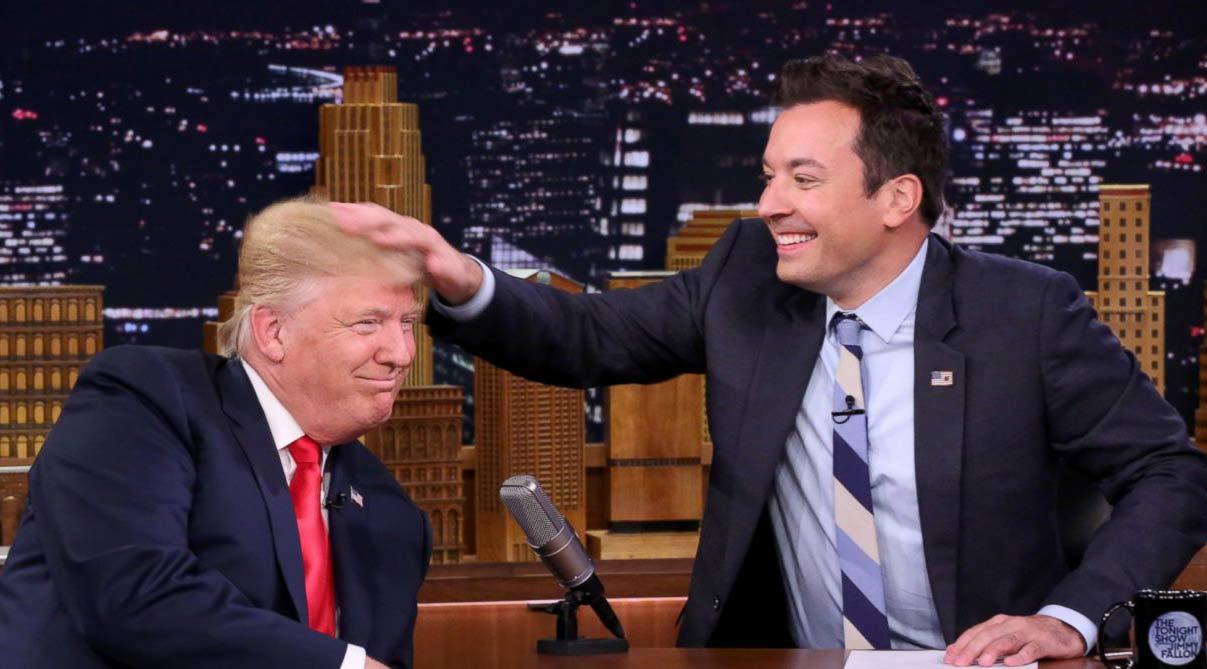 Trump bị vò tóc rối bù trên sóng truyền hình