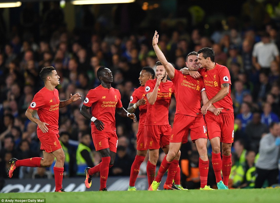 Liverpool thăng hoa khiến Conte và Chelsea khóc hận