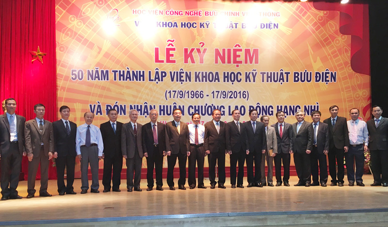 Viện Khoa học Kỹ thuật Bưu điện nhận Huân chương Lao động hạng Nhì