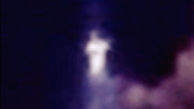 ‘Thiên thần’ bí hiểm ẩn trong mây đêm 11/9