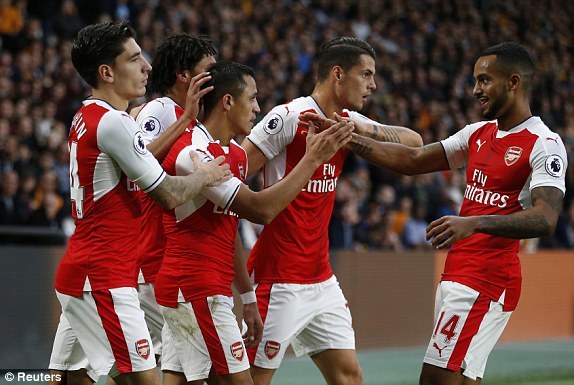 Sanchez lập hat-trick, Arsenal đè bẹp Hull City