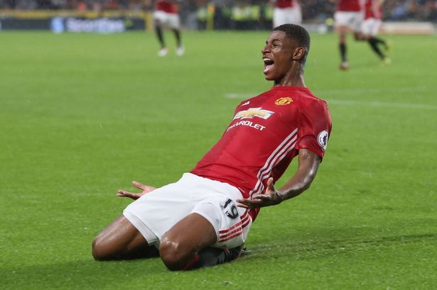 Đá lên chân, Rashford lại được MU thưởng lớn