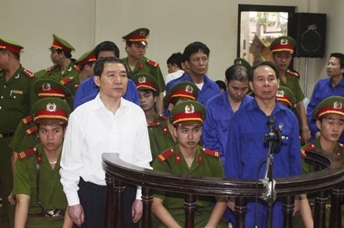 Dương Chí Dũng: Cuộc đào tẩu qua nửa vòng trái đất