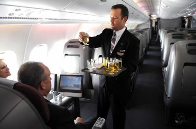 Khách nam sàm sỡ, nam tiếp viên hàng không nổi da gà