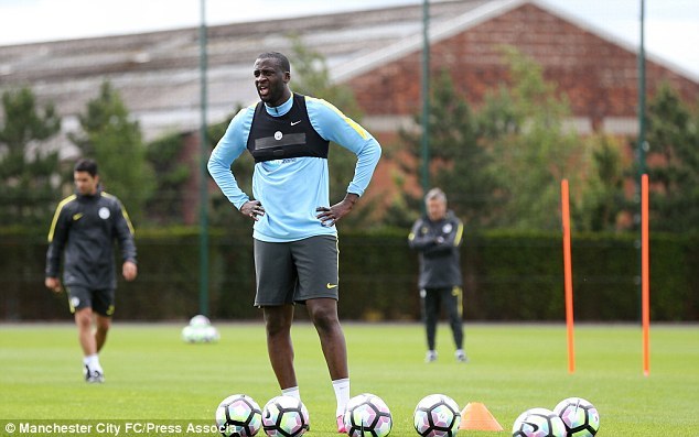 Yaya Toure bất ngờ được Guardiola tháo