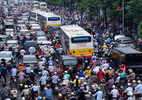 Hà Nội: Cấm xe máy thì dân đi bằng gì?