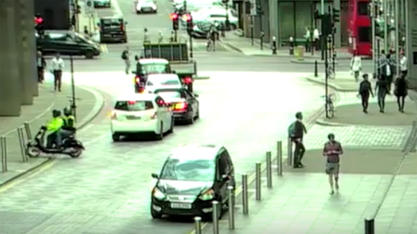 Màn cướp điện thoại nhanh chóng mặt giữa phố