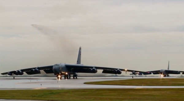 Xem phi đội B-52 Mỹ phô diễn sức mạnh hạt nhân