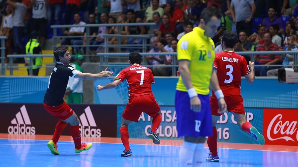 Tuyển futsal Iran gây địa chấn, quật ngã Brazil