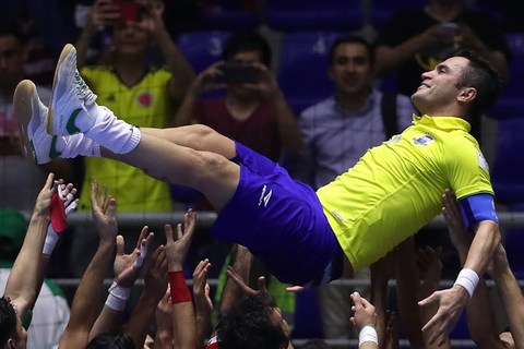 Tuyển futsal Iran gây địa chấn, quật ngã Brazil