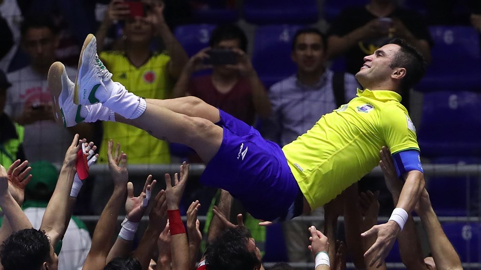 Tuyển futsal Iran gây địa chấn, quật ngã Brazil