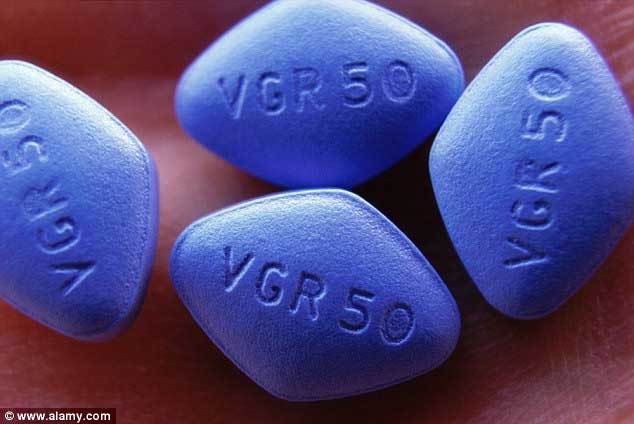 Đột kích ổ làm thuốc Viagra giả lớn nhất thế giới